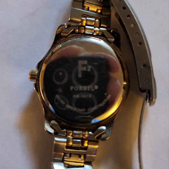 Ladies Fossil Watch - Picture 2 of 4